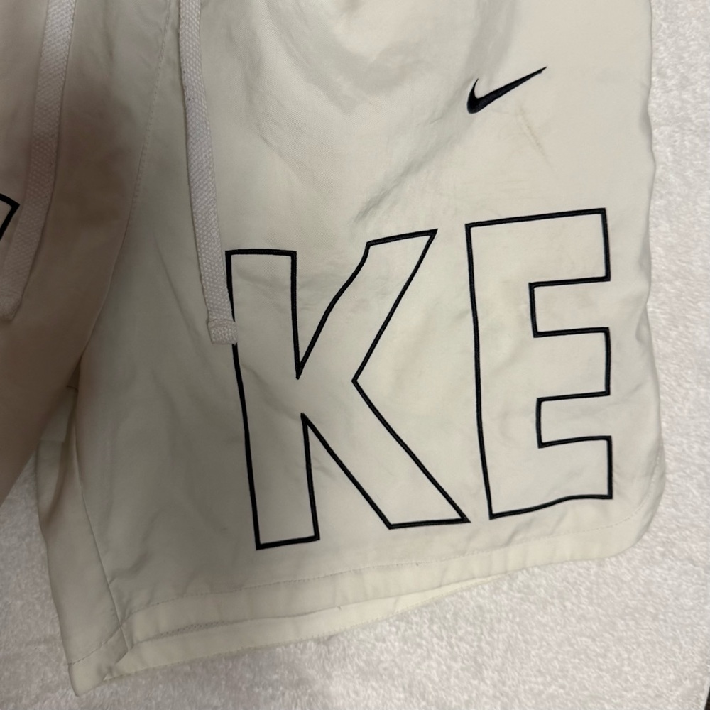 Nike Women’s Cream Athletic Shorts | Sz SP - Picture 3 of 4